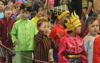 Baju Adat Menarik untuk Si Kecil