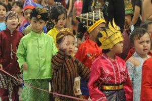 Baju Adat Menarik untuk Si Kecil